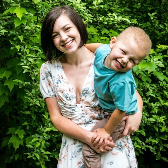 Meet your Posher, Allison - Picture 2 of 2